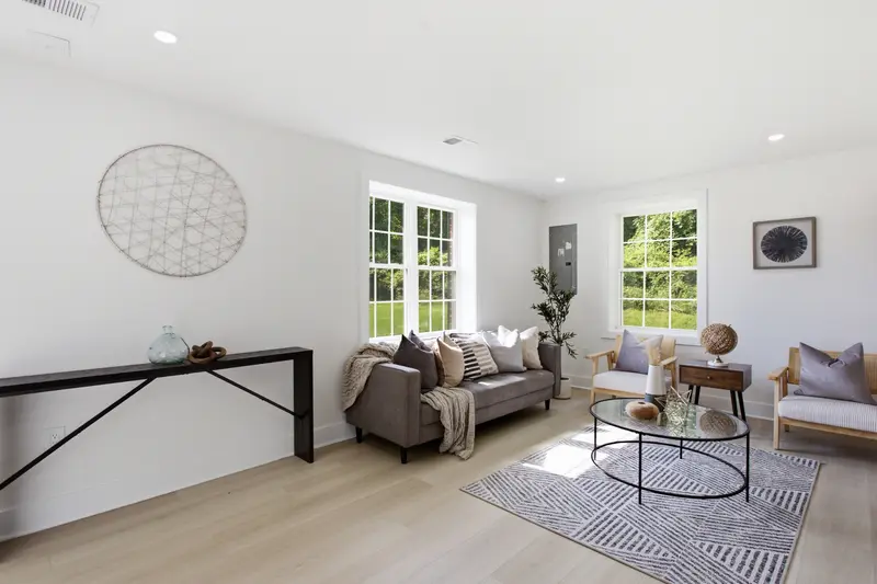 Renovated colonial in Lanham, MD: real estate photo 7 of 14
