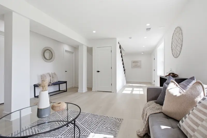 Renovated colonial in Lanham, MD: real estate photo 8 of 14