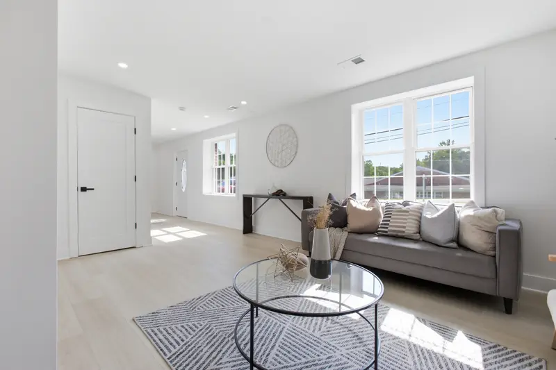 Renovated colonial in Lanham, MD: real estate photo 10 of 14