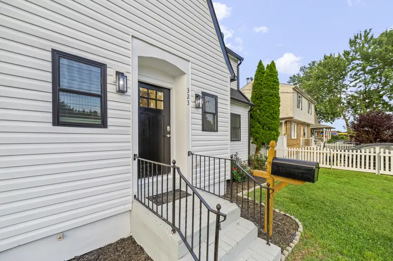 Renovated cape cod in Laurel, MD: real estate photo 4 of 14