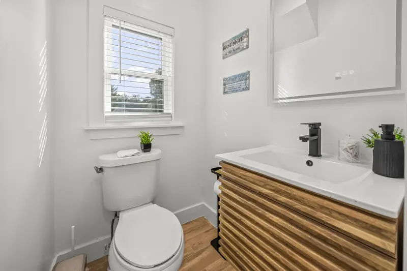 Renovated cape cod in Laurel, MD: real estate photo 7 of 14