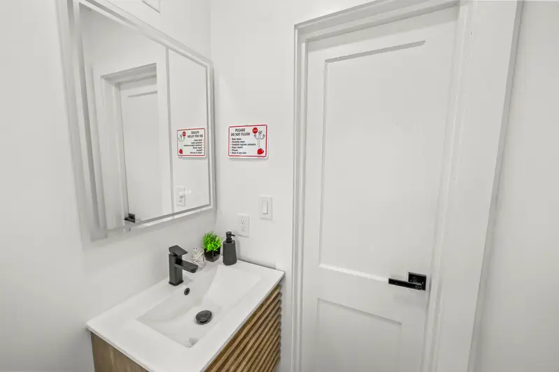 Renovated cape cod in Laurel, MD: real estate photo 9 of 14