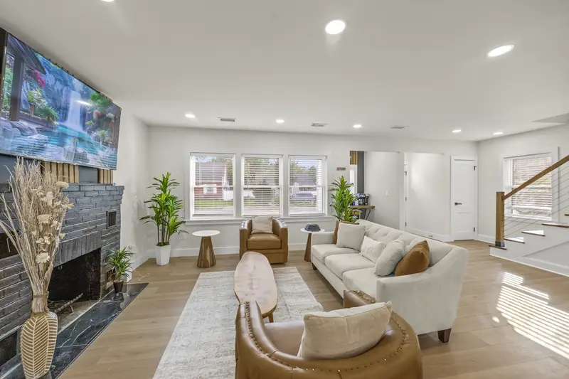 Renovated cape cod in Laurel, MD: real estate photo 12 of 14