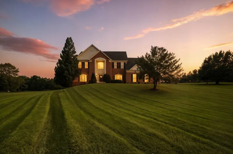 Colonial on a large lot in Leesburg, VA: real estate photo 1 of 14