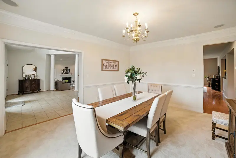 Colonial on a large lot in Leesburg, VA: real estate photo 12 of 14