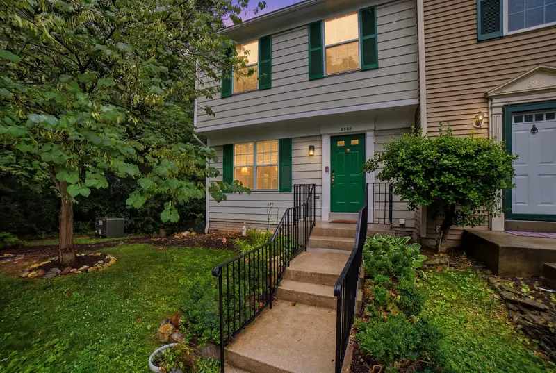 Townhome in Lorton, VA: real estate photo 1 of 14