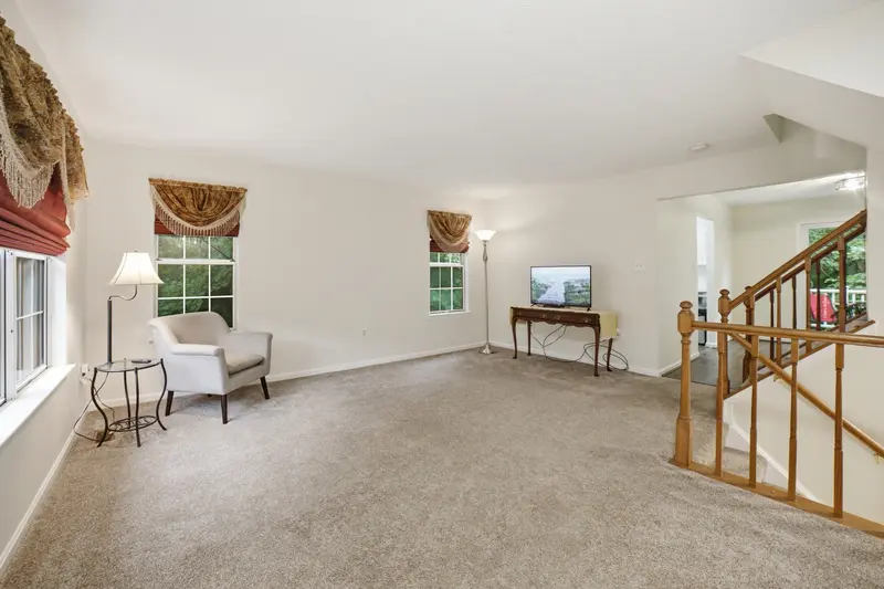 Townhome in Lorton, VA: real estate photo 2 of 14