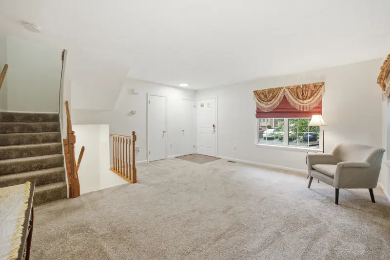 Townhome in Lorton, VA: real estate photo 3 of 14