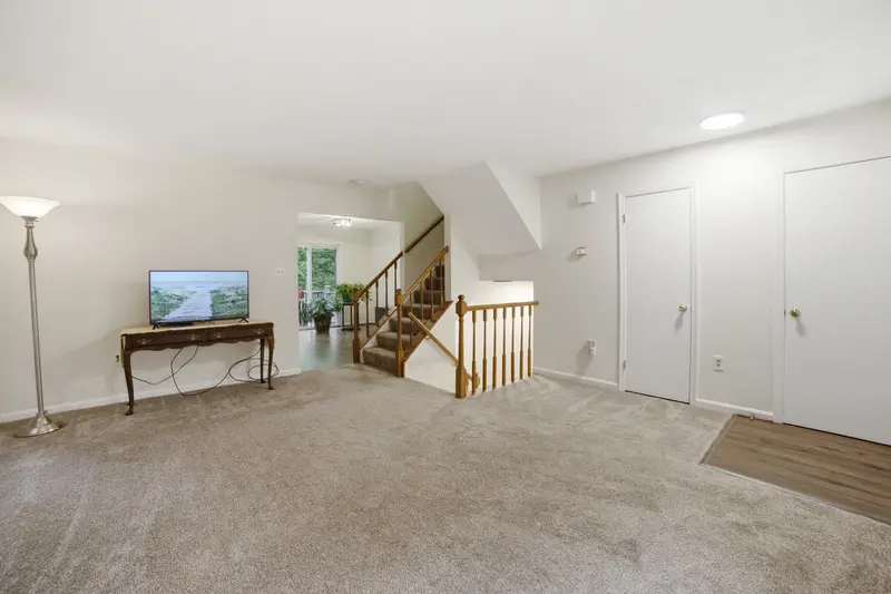 Townhome in Lorton, VA: real estate photo 4 of 14