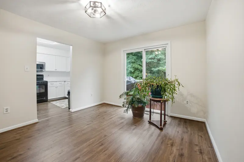 Townhome in Lorton, VA: real estate photo 5 of 14