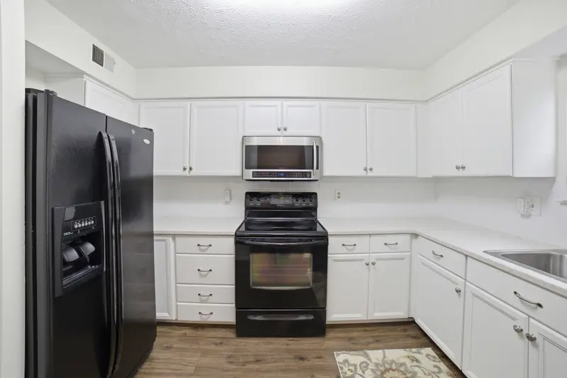 Townhome in Lorton, VA: real estate photo 7 of 14