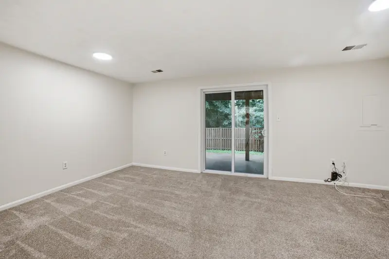 Townhome in Lorton, VA: real estate photo 9 of 14