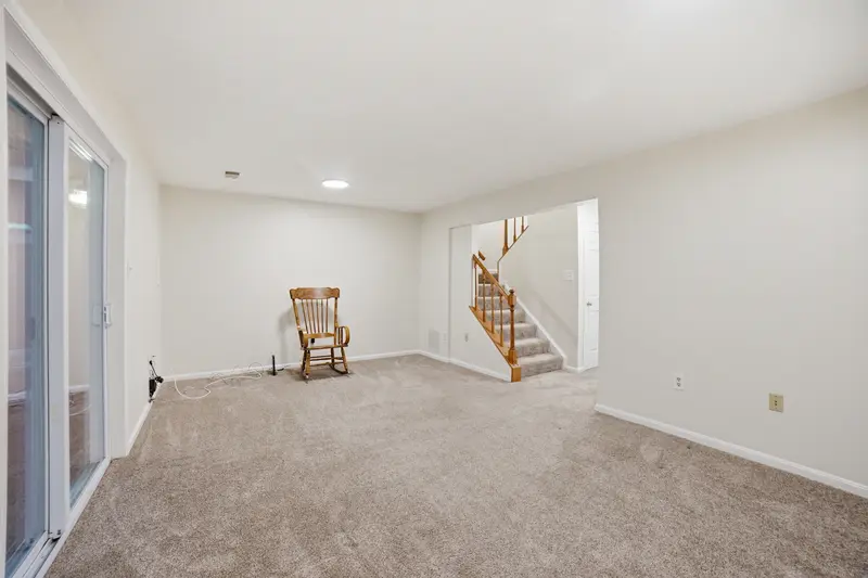 Townhome in Lorton, VA: real estate photo 10 of 14