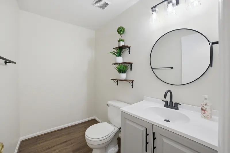 Townhome in Lorton, VA: real estate photo 12 of 14