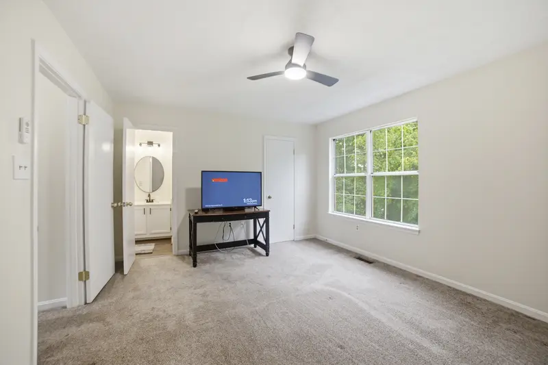 Townhome in Lorton, VA: real estate photo 13 of 14