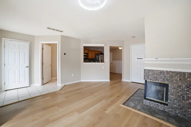 Townhome in Lorton, VA: real estate photo 3 of 14