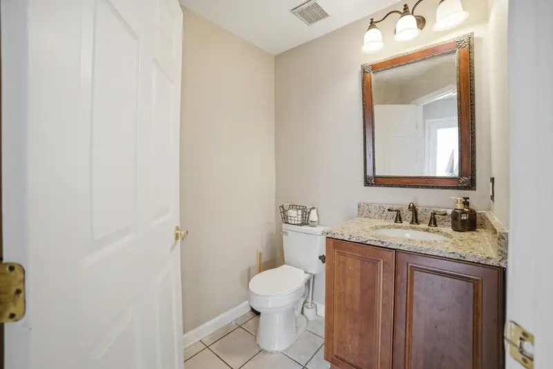 Townhome in Lorton, VA: real estate photo 6 of 14