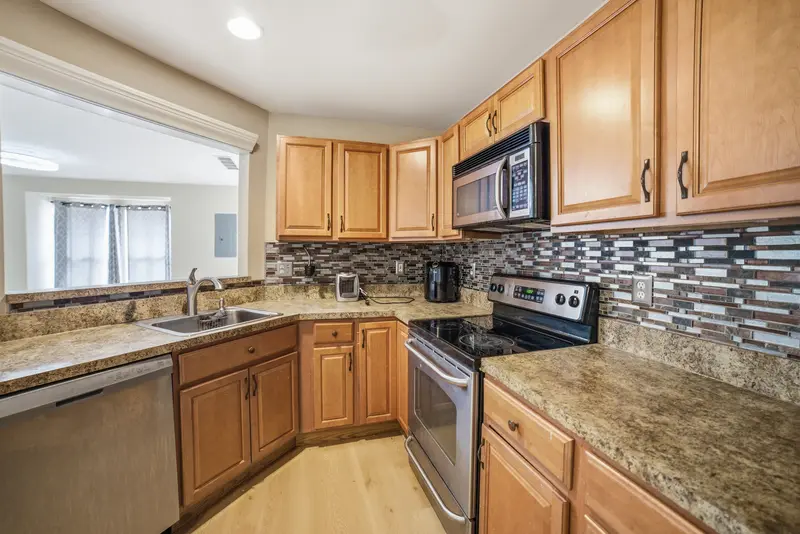 Townhome in Lorton, VA: real estate photo 9 of 14