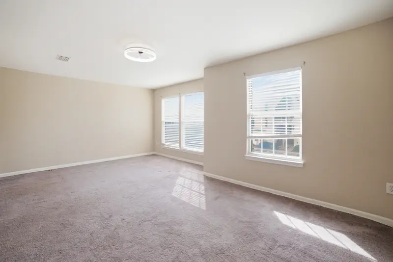 Townhome in Lorton, VA: real estate photo 11 of 14