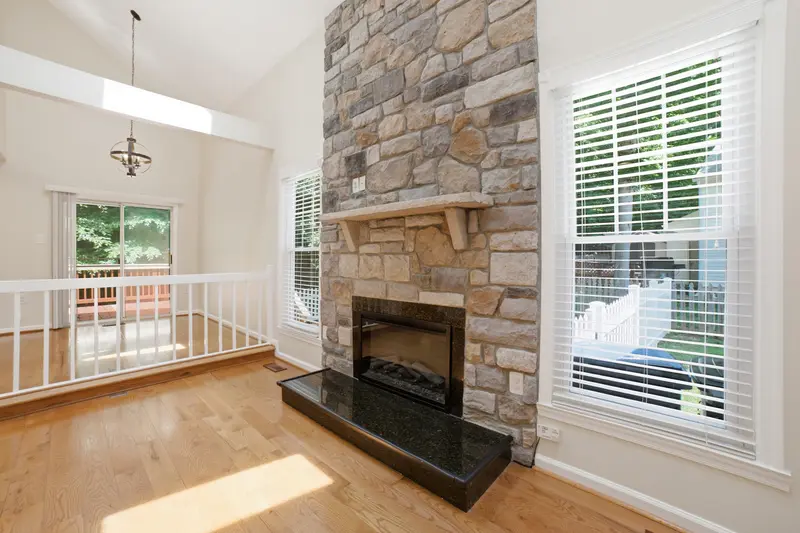 Farmhouse-style home in Montclair, VA: real estate photo 4 of 14