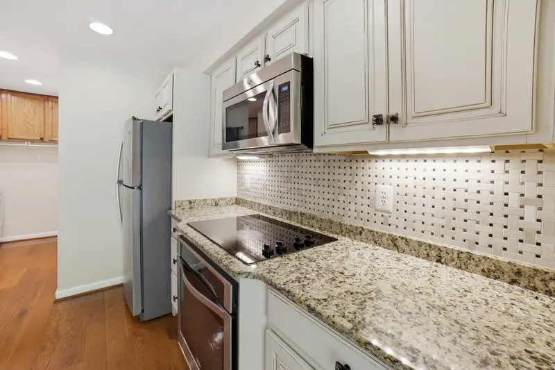 Farmhouse-style home in Montclair, VA: real estate photo 9 of 14