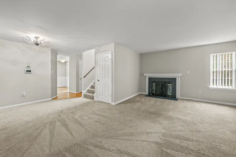 Lake community townhome in Montclair, VA: real estate photo 2 of 14