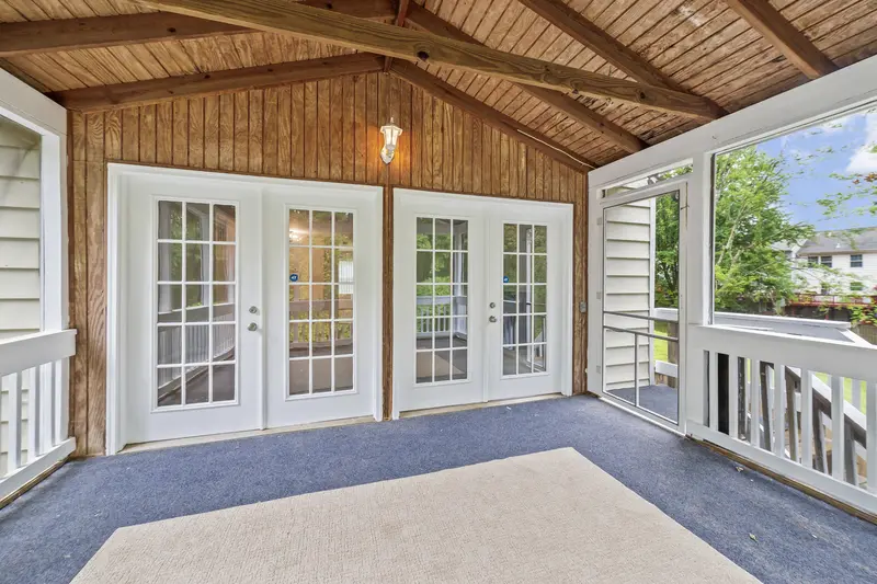 Lake community townhome in Montclair, VA: real estate photo 5 of 14