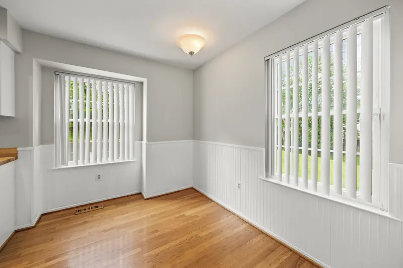 Lake community townhome in Montclair, VA: real estate photo 6 of 14