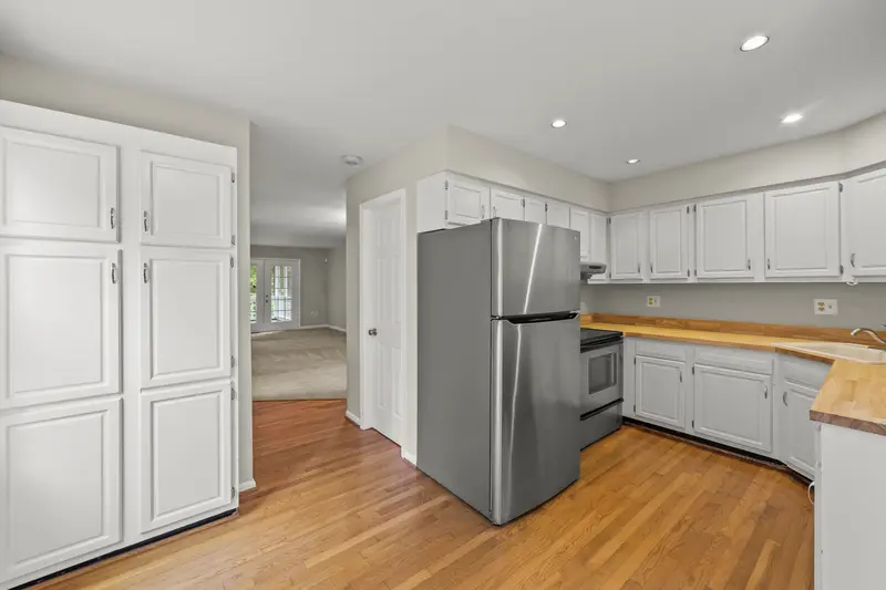 Lake community townhome in Montclair, VA: real estate photo 7 of 14
