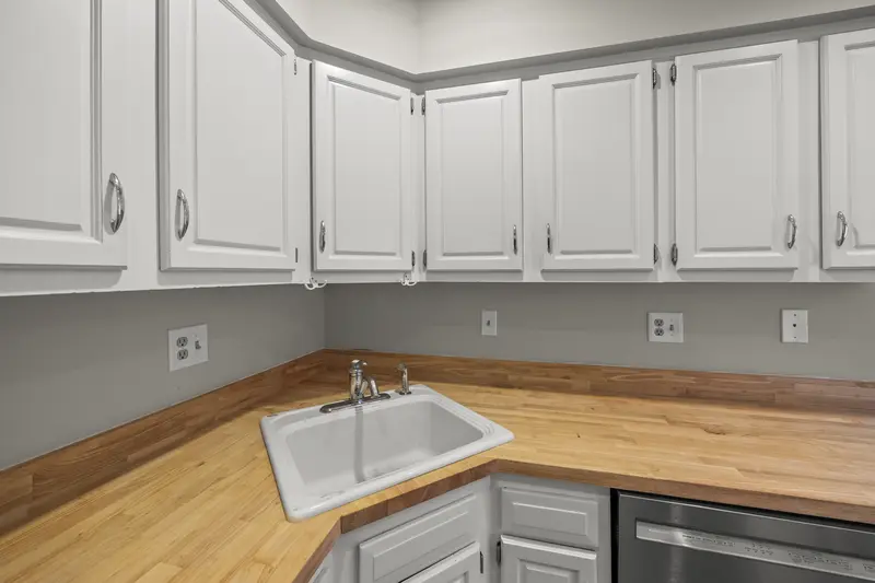 Lake community townhome in Montclair, VA: real estate photo 9 of 14