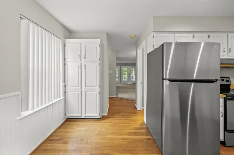Lake community townhome in Montclair, VA: real estate photo 10 of 14