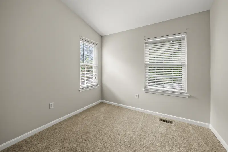 Lake community townhome in Montclair, VA: real estate photo 14 of 14