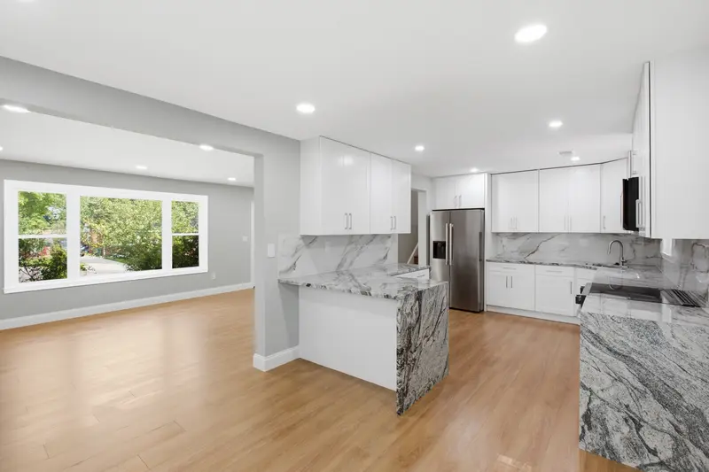Split-level in New Carrollton, MD: real estate photo 7 of 14