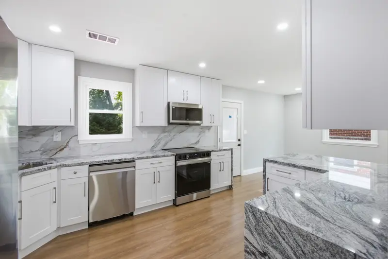 Split-level in New Carrollton, MD: real estate photo 9 of 14