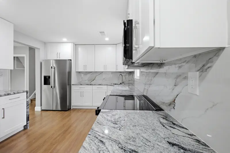 Split-level in New Carrollton, MD: real estate photo 11 of 14