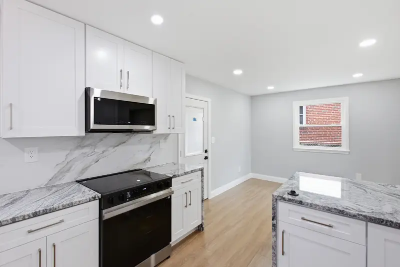 Split-level in New Carrollton, MD: real estate photo 12 of 14