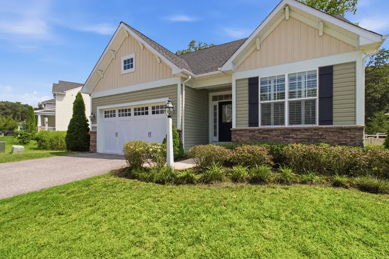 Craftsman in Severn, MD: real estate photo 2 of 14