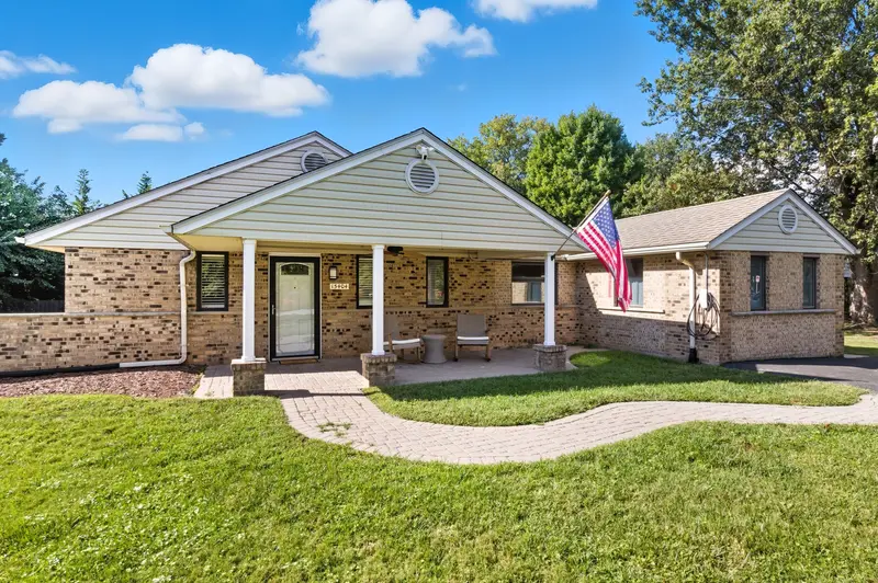 Brick rambler in Silver Spring, MD: real estate photo 2 of 14