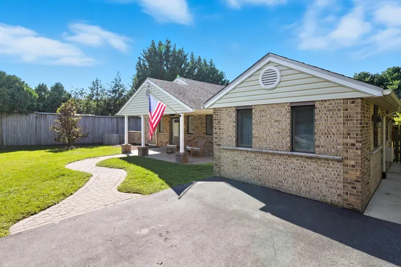 Brick rambler in Silver Spring, MD: real estate photo 4 of 14