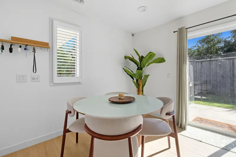Brick rambler in Silver Spring, MD: real estate photo 5 of 14