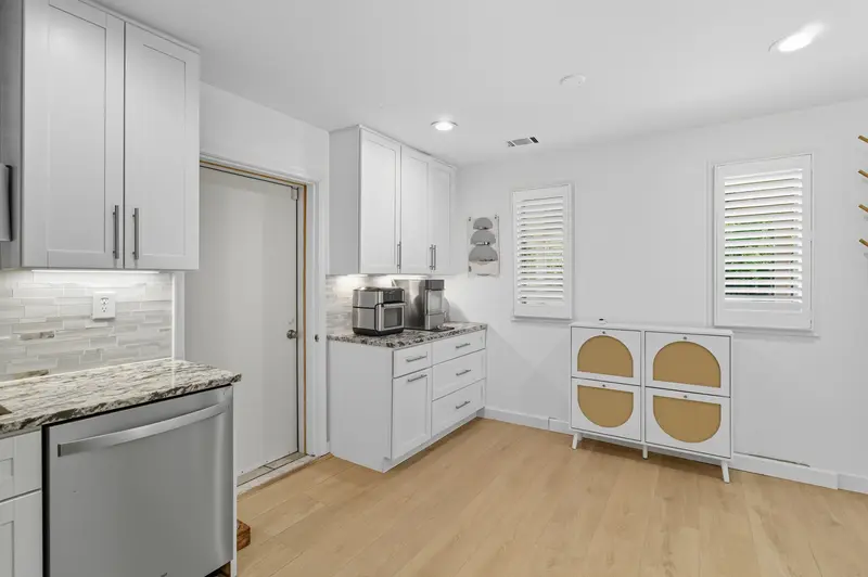 Brick rambler in Silver Spring, MD: real estate photo 10 of 14