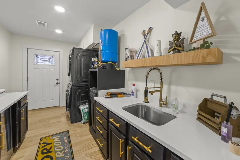 A-frame short-term rental in Stafford, VA: real estate photo 2 of 14