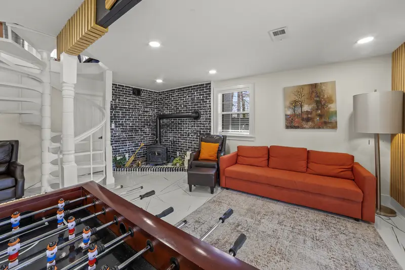 A-frame short-term rental in Stafford, VA: real estate photo 4 of 14