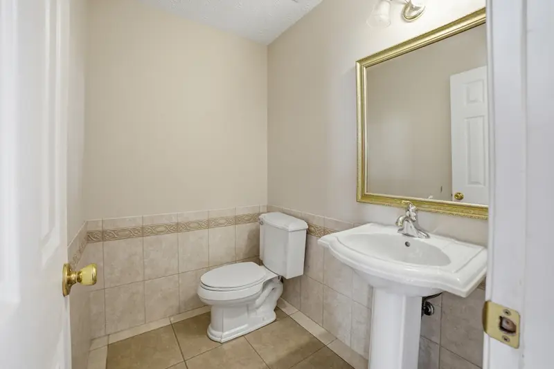 Townhome in Stafford, VA: real estate photo 7 of 14
