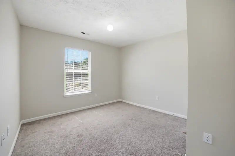 Townhome in Stafford, VA: real estate photo 11 of 14