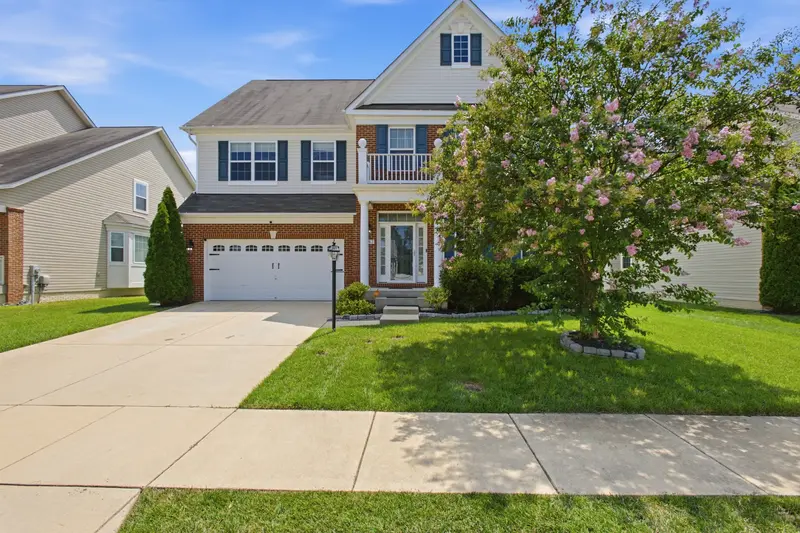 Colonial in Waldorf, MD: real estate photo 2 of 14