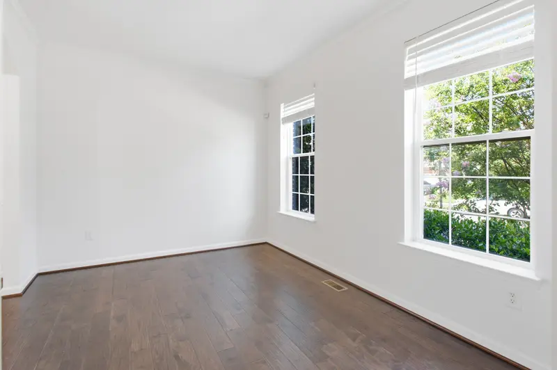 Colonial in Waldorf, MD: real estate photo 4 of 14