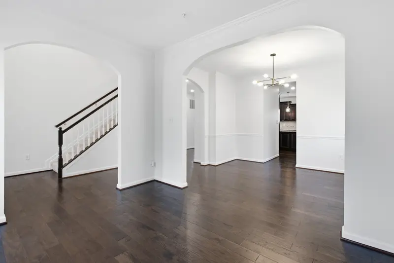 Colonial in Waldorf, MD: real estate photo 5 of 14