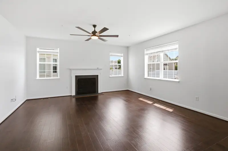 Colonial in Waldorf, MD: real estate photo 7 of 14