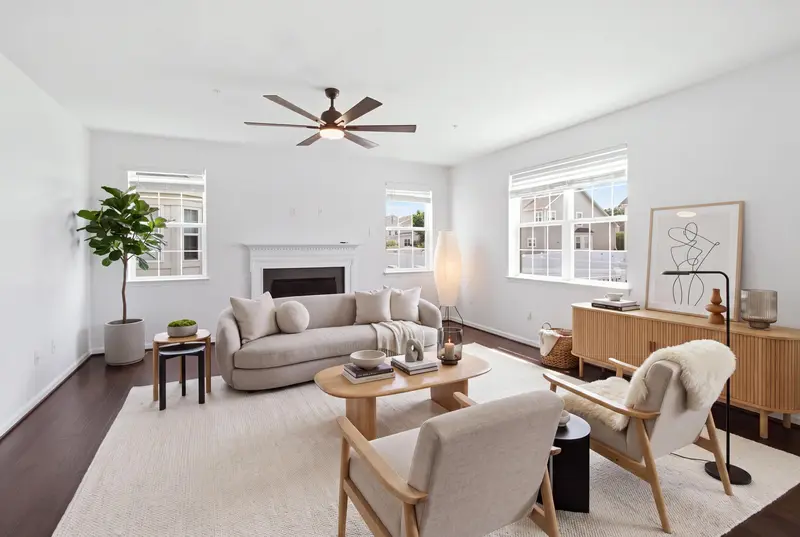 Colonial in Waldorf, MD: real estate photo 8 of 14